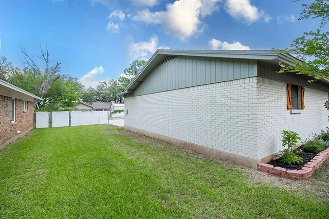 $275,000 | 2103 South High Street, Brady, TX 76825