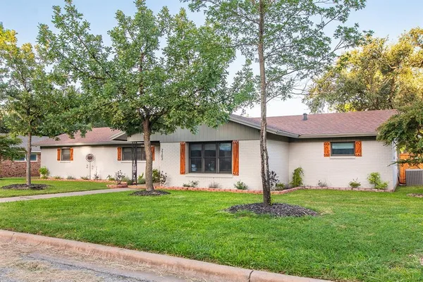 $275,000 | 2103 South High Street, Brady, TX 76825