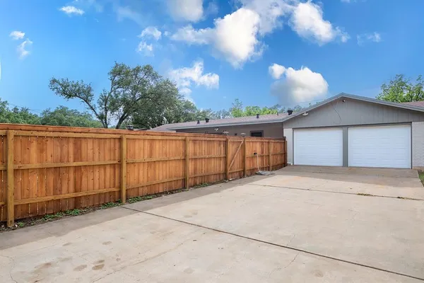 $275,000 | 2103 South High Street, Brady, TX 76825