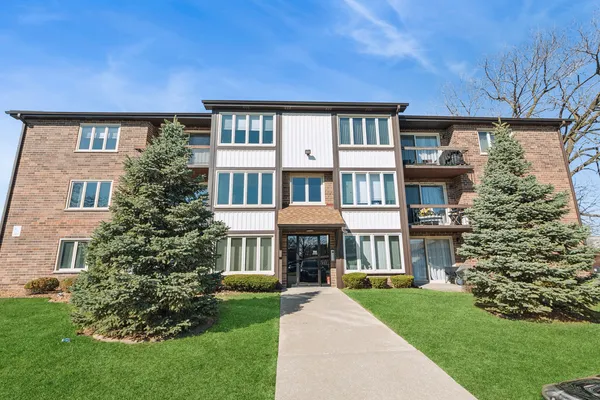 $185,000 | 5024 Circle Court, Unit 1002, Crestwood, IL 60418