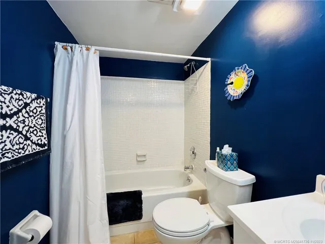 a view of a tennis court