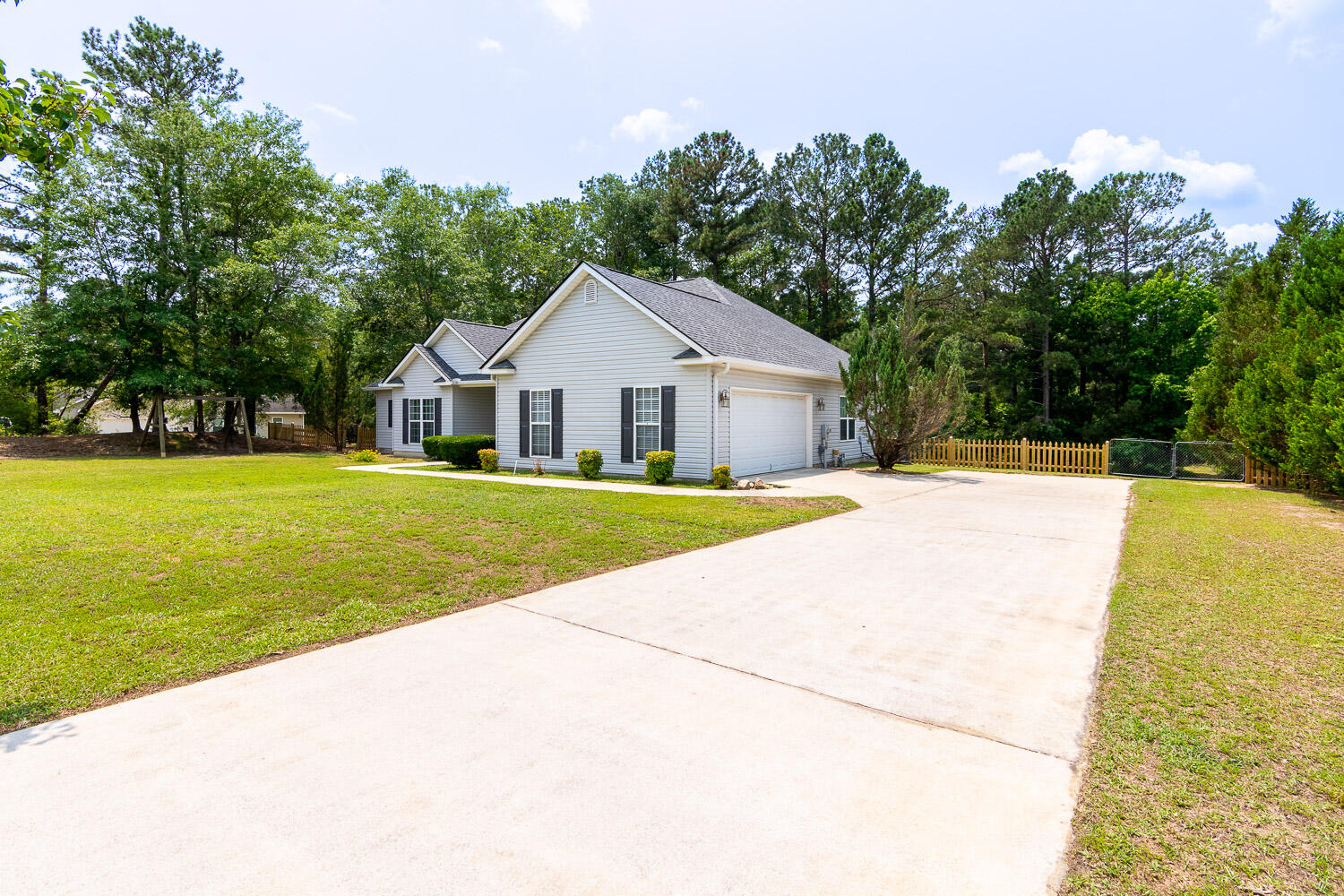 219 Devonshire Drive Thomson, GA 30824 - Photo 3 of 39 219 Devonshire-MLS-3