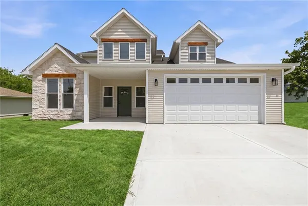 $425,000 | 420 North Groat Street, Cameron, MO 64429