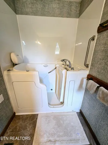 $375,000 | 109 Parkway Lane, Crossville, TN 38572