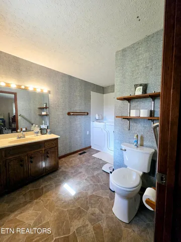 $375,000 | 109 Parkway Lane, Crossville, TN 38572