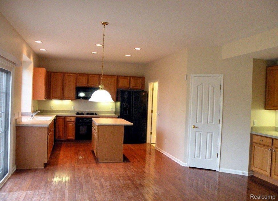 728 Bliss Drive Rochester, MI 48307 - Photo 7 of 23 Kitchen