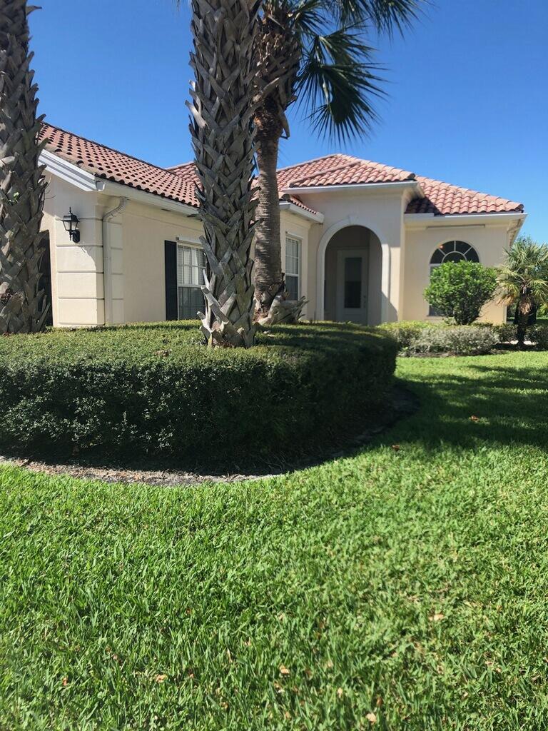 8984 Southeast Hawks Nest Court Hobe Sound, FL 33455 - Photo 7 of 21 a view of swimming pool with garden