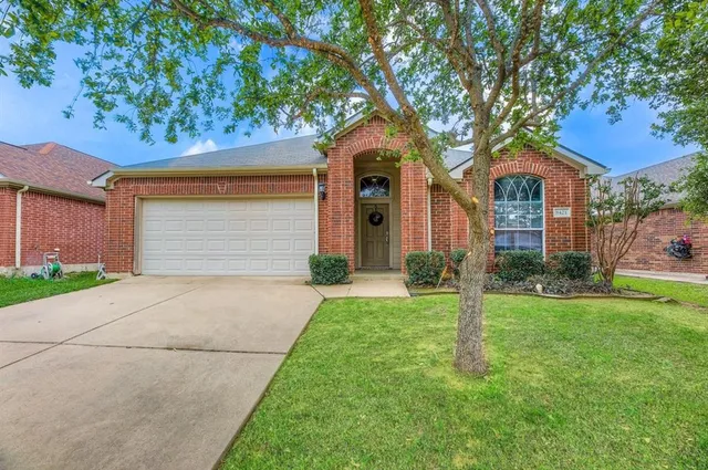 $289,000 | 8421 Yellow Buckeye Drive, Fort Worth, TX 76140