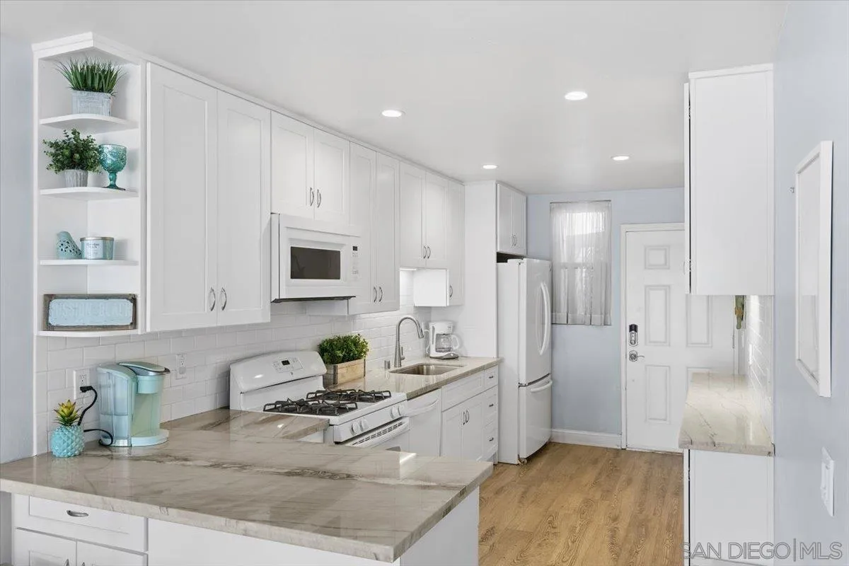 3755 Ocean Front Walk, Unit 18 San Diego, CA 92109 - Photo 17 of 42