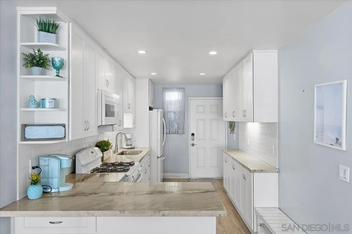 3755 Ocean Front Walk, Unit 18 San Diego, CA 92109 - Photo 18 of 42