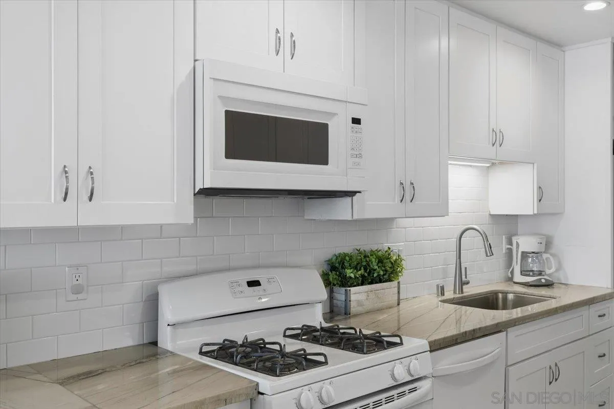 3755 Ocean Front Walk, Unit 18 San Diego, CA 92109 - Photo 19 of 42