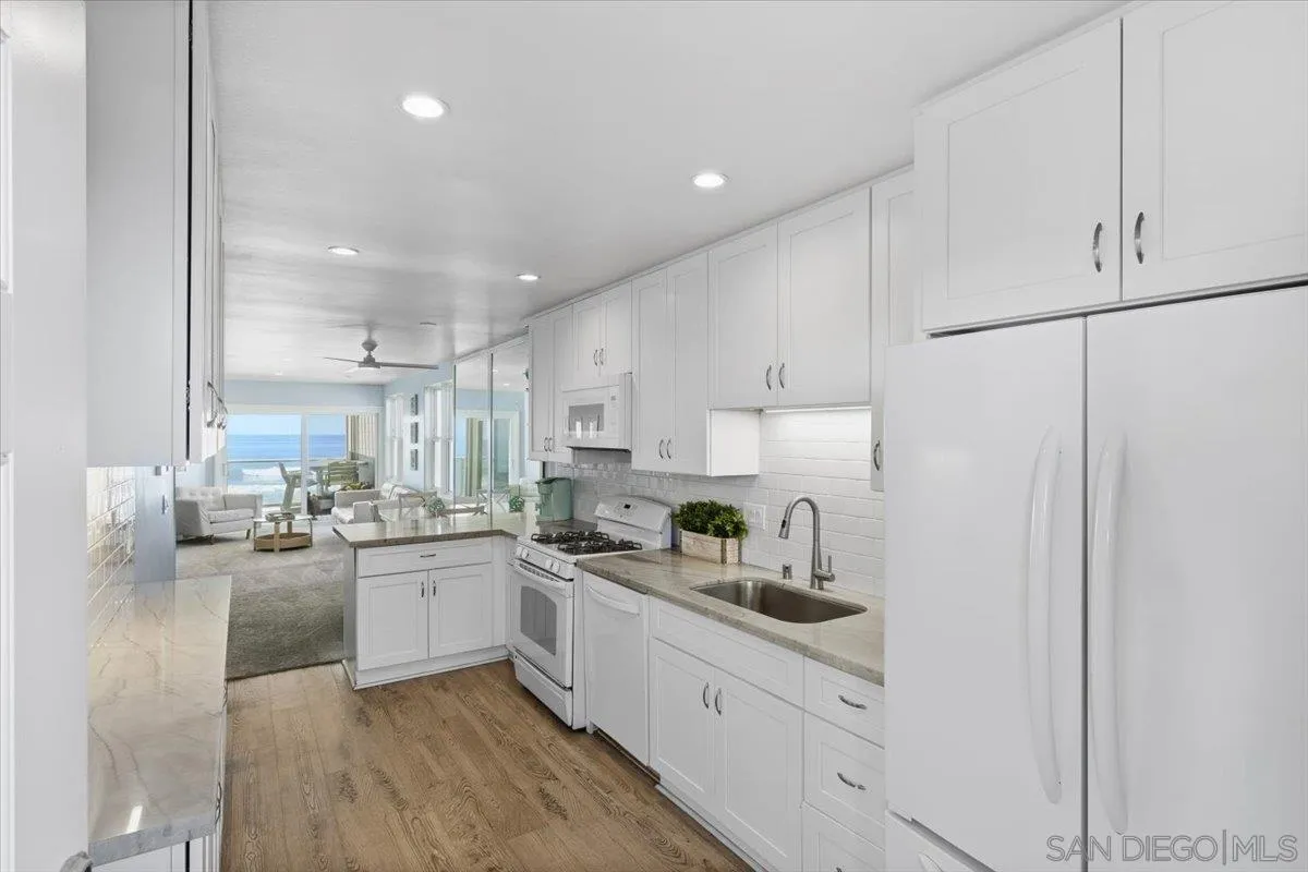 3755 Ocean Front Walk, Unit 18 San Diego, CA 92109 - Photo 31 of 42