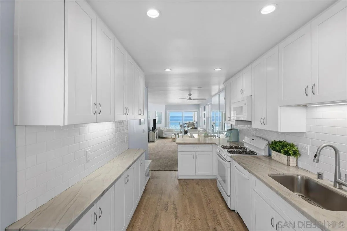 3755 Ocean Front Walk, Unit 18 San Diego, CA 92109 - Photo 32 of 42