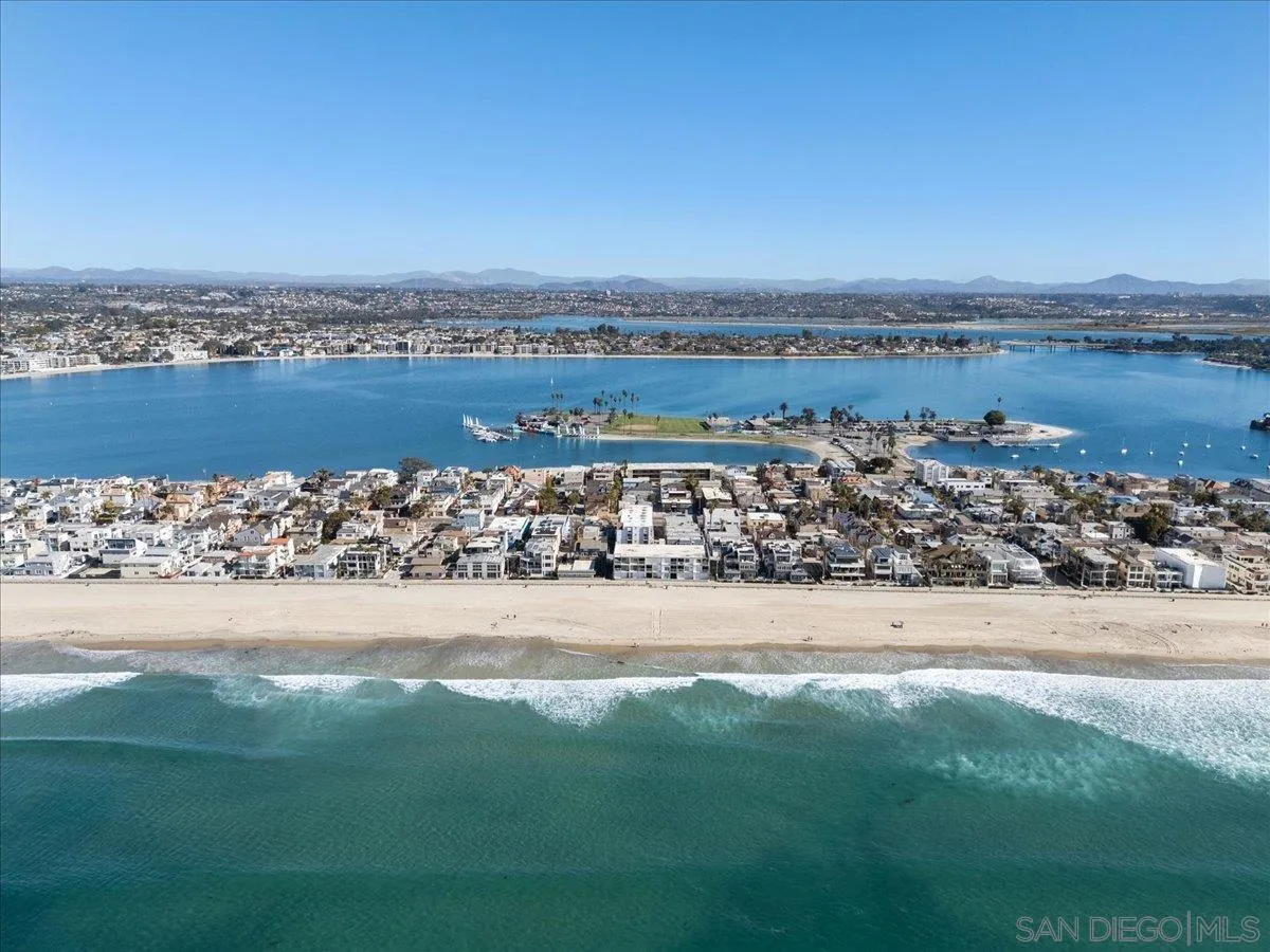 3755 Ocean Front Walk, Unit 18 San Diego, CA 92109 - Photo 37 of 42