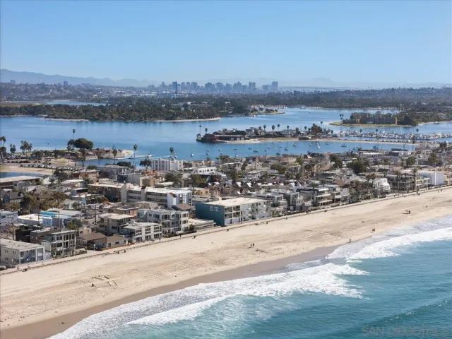 $1,395,000 | 3755 Ocean Front Walk, Unit 18, San Diego, CA 92109