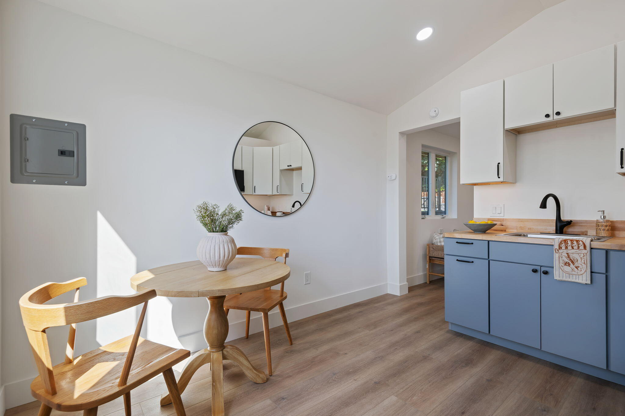 2848 Foothill Road Santa Barbara, CA 93105 - Photo 22 of 29 23-Studio - Kitchen