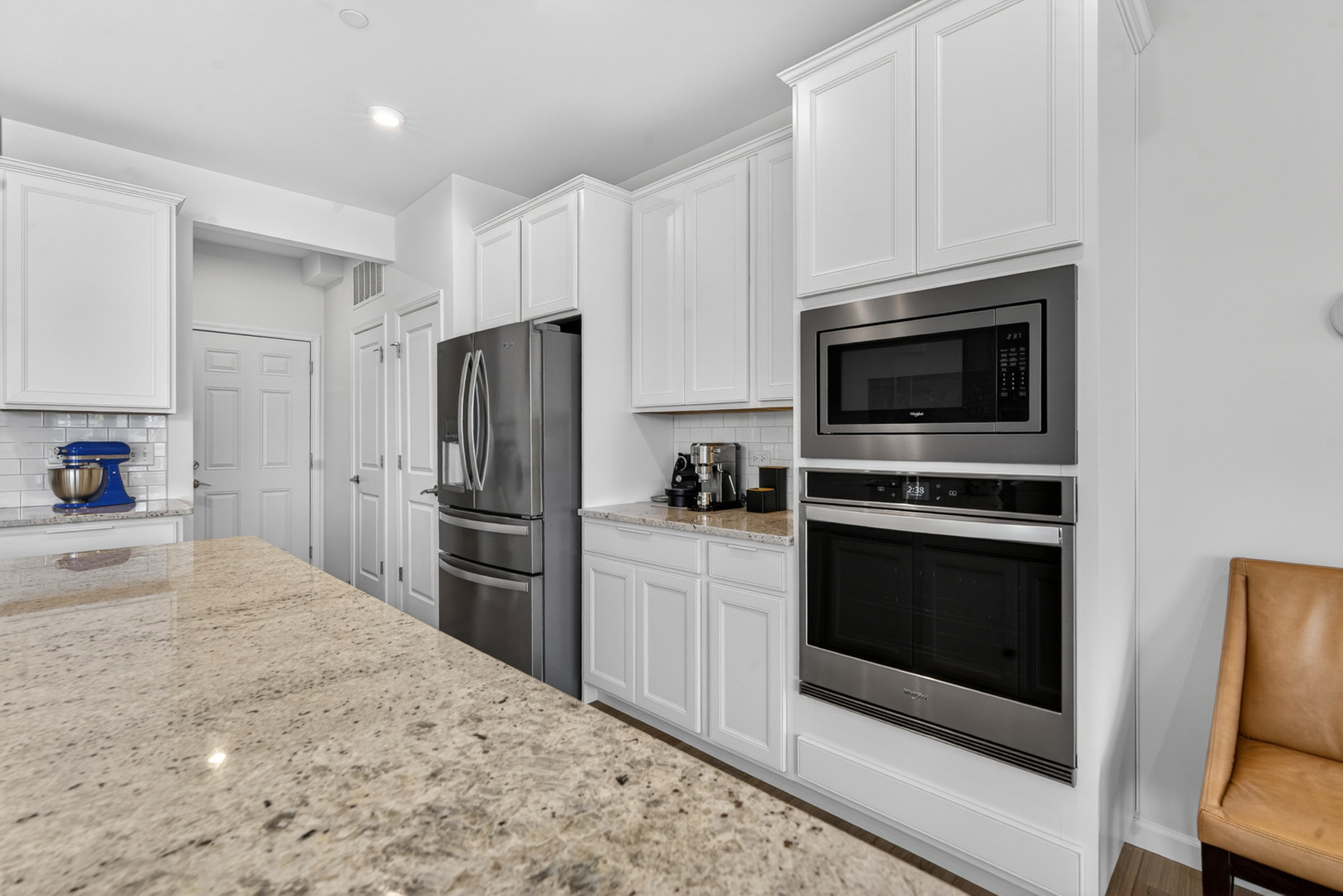 2204 Weatherbee Lane Naperville, IL 60563 - Photo 8 of 34