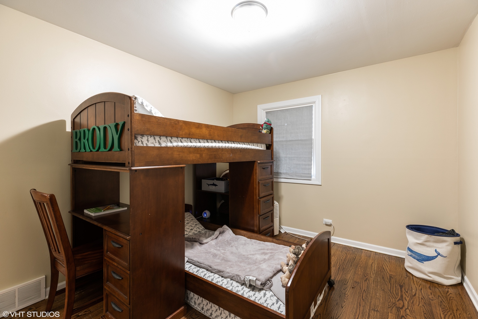 1329 Olive Road Homewood, IL 60430 - Photo 8 of 17 a workspace with furniture and window