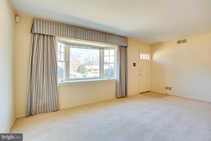 5511 Heming Avenue Springfield, VA 22151 - Photo 2 of 30 Living Room