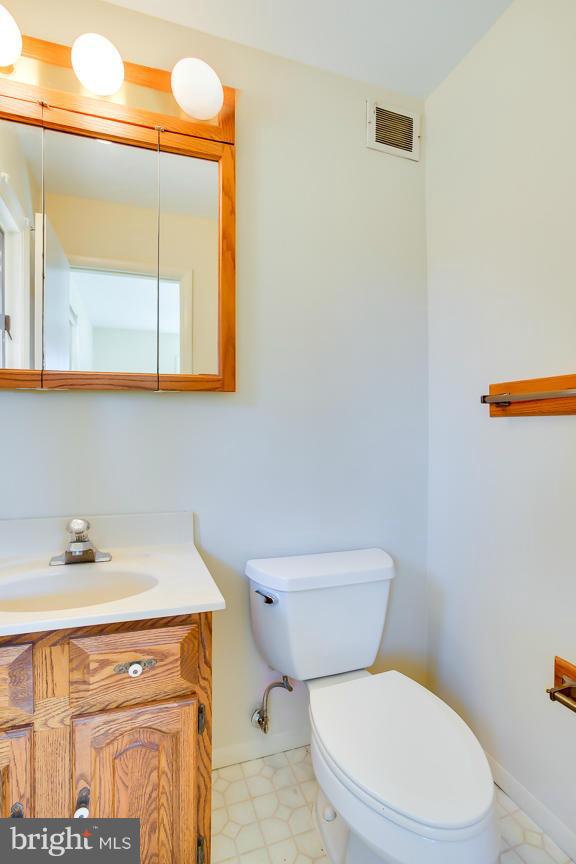 5511 Heming Avenue Springfield, VA 22151 - Photo 18 of 30 Bath (Master)