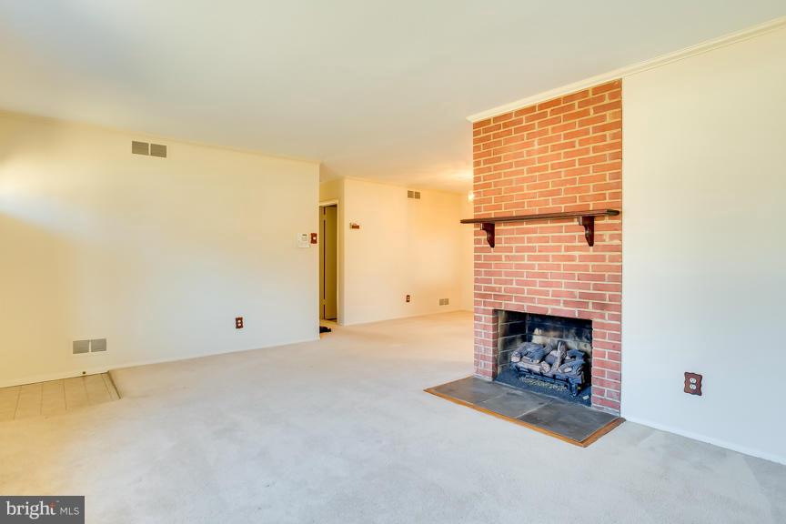 5511 Heming Avenue Springfield, VA 22151 - Photo 4 of 30 Living Room