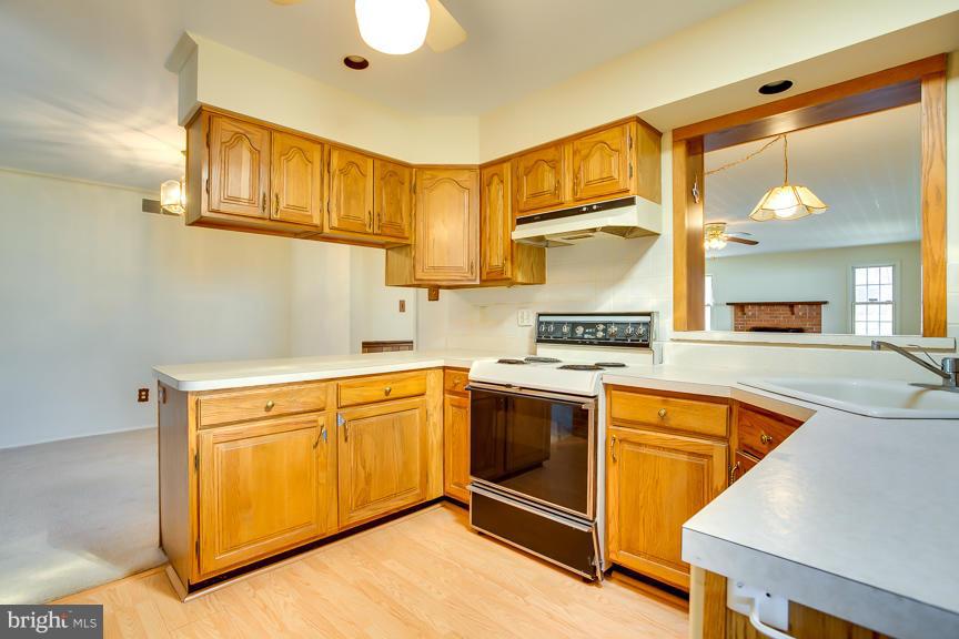 5511 Heming Avenue Springfield, VA 22151 - Photo 6 of 30 Kitchen