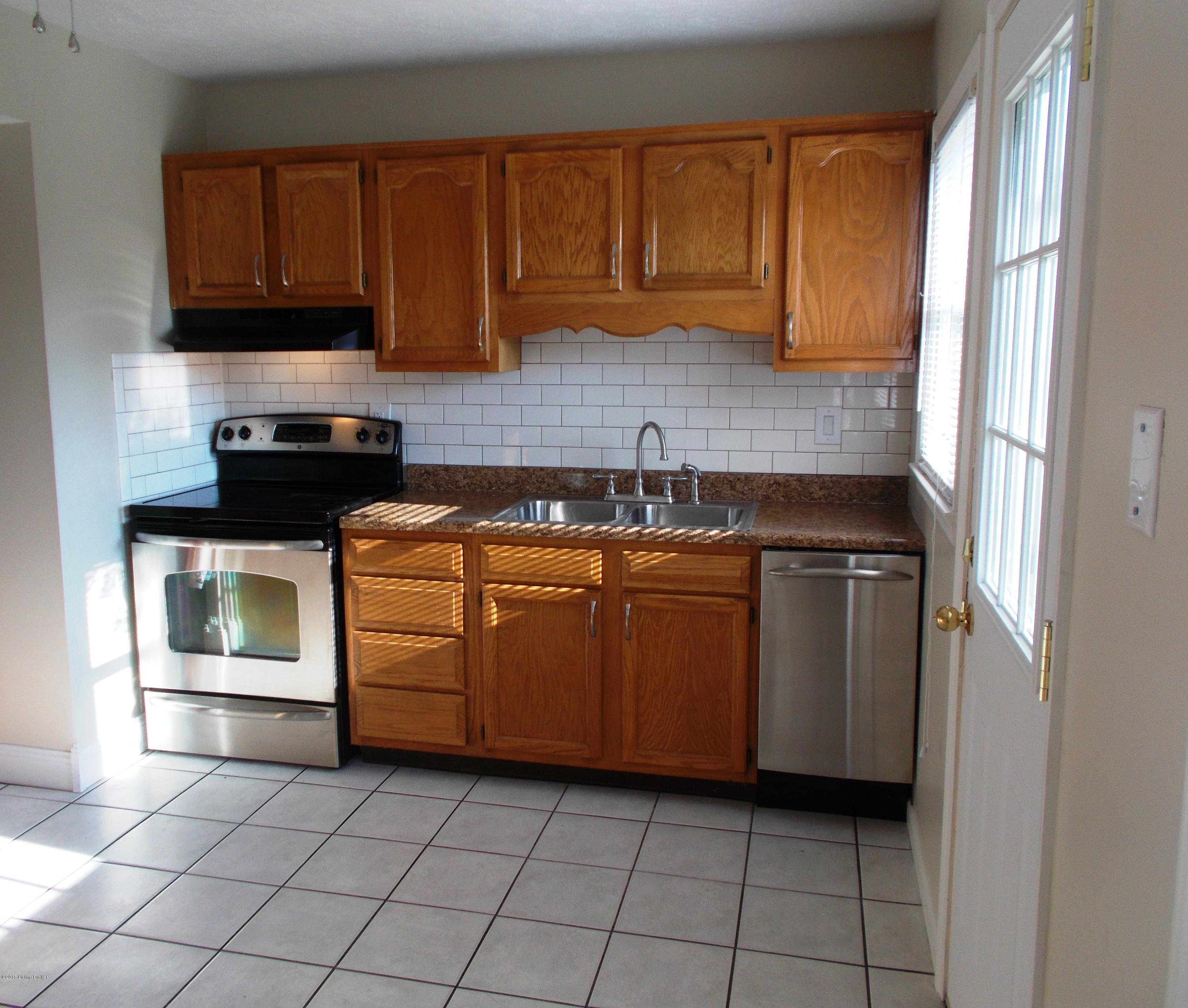 10704 Grafton Hall Road Louisville, KY 40272 - Photo 5 of 15 5