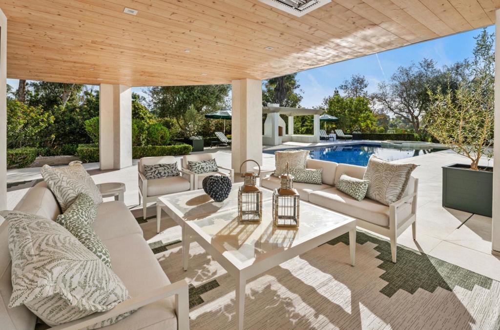 5315 La Crescenta Road Rancho Santa Fe, CA 92067 - Photo 23 of 31 Outdoor covered/heated space off pool with bar area and television.