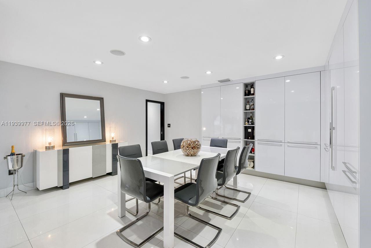 8363 Southwest 98th Street Miami, FL 33156 - Photo 6 of 43