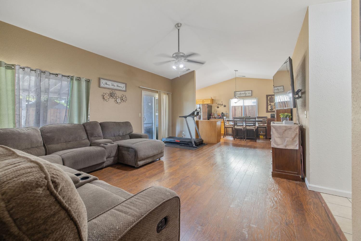 517 Tucker Sanger, CA 93657 - Photo 12 of 31