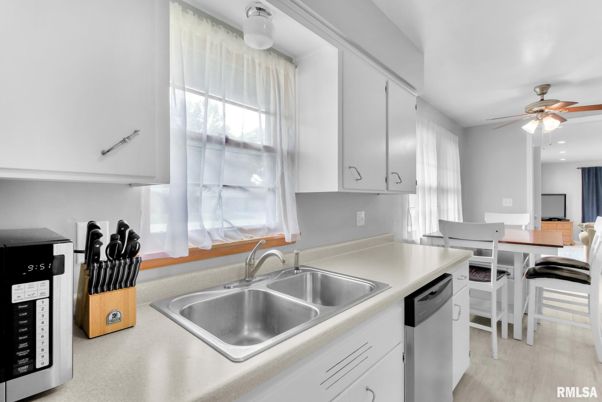 832 Sunset Road Morton, IL 61550 - Photo 11 of 32 Gallery Image 11
