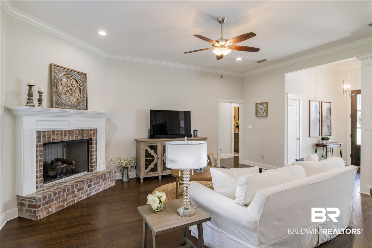 272 Garrison Boulevard Fairhope, AL 36532 - Photo 8 of 37 Living Room
