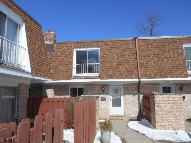 6474 State Road - Parma, OH 44134: This spacious, smoke-free, clean condominium is ready for immediate occupancy.
