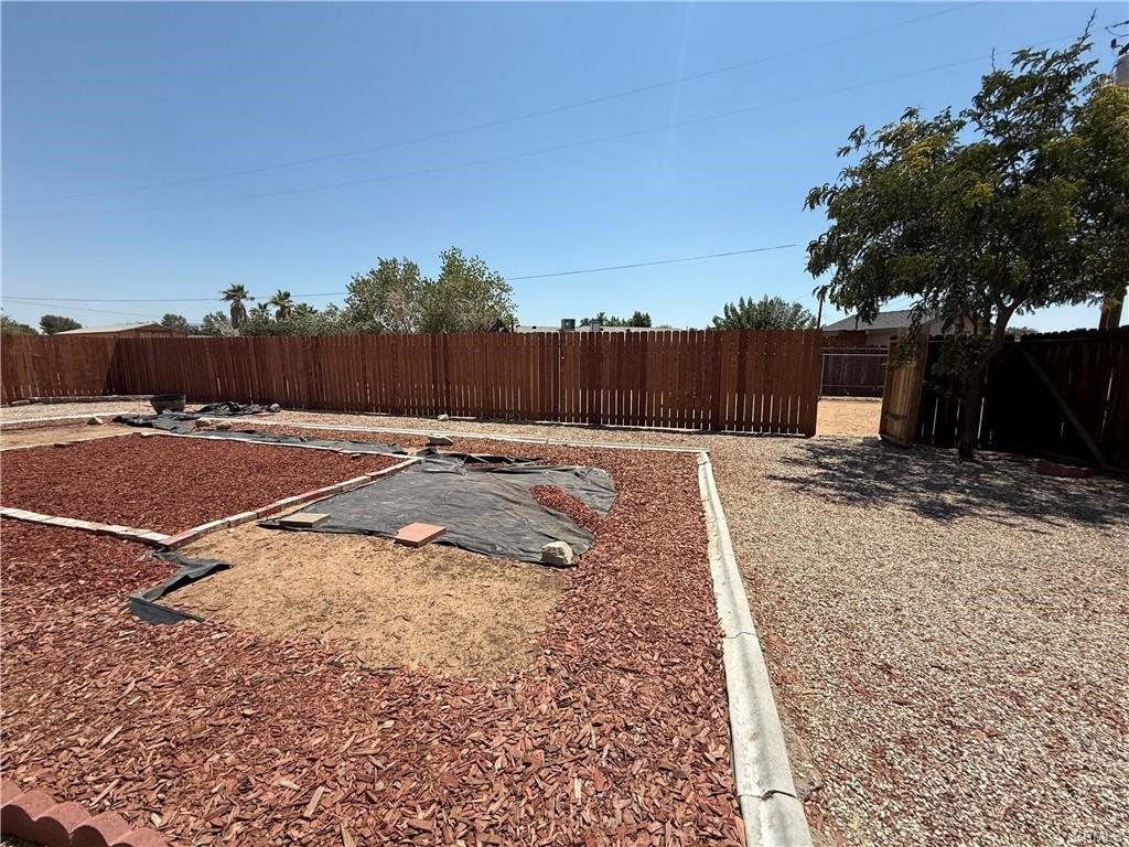 21275 Pocomoke Road Apple Valley, CA 92308 - Photo 33 of 40