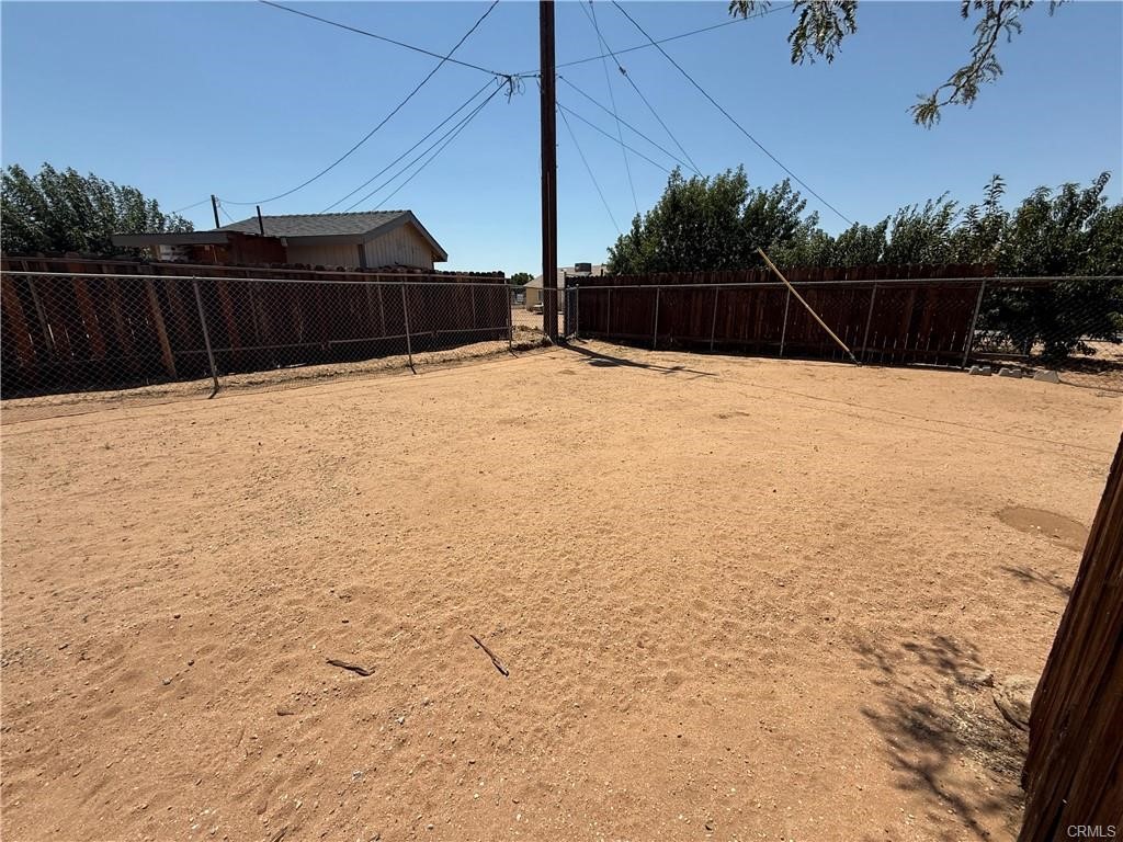 21275 Pocomoke Road Apple Valley, CA 92308 - Photo 34 of 40