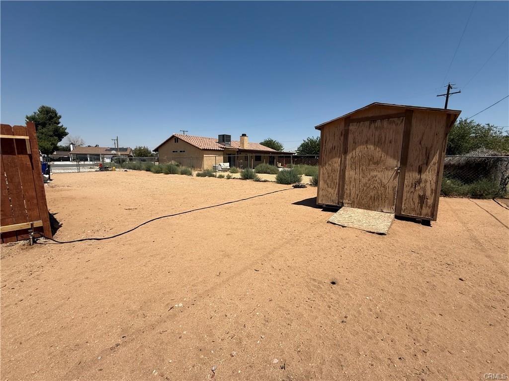 21275 Pocomoke Road Apple Valley, CA 92308 - Photo 36 of 40 a view of a house with a snow in the background