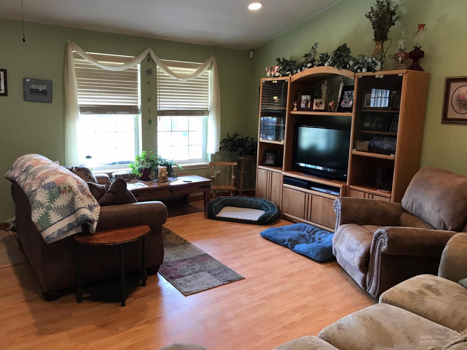 2829 Southwest 25th Street Redmond, OR 97756 - Photo 5 of 22 Gallery Image 5