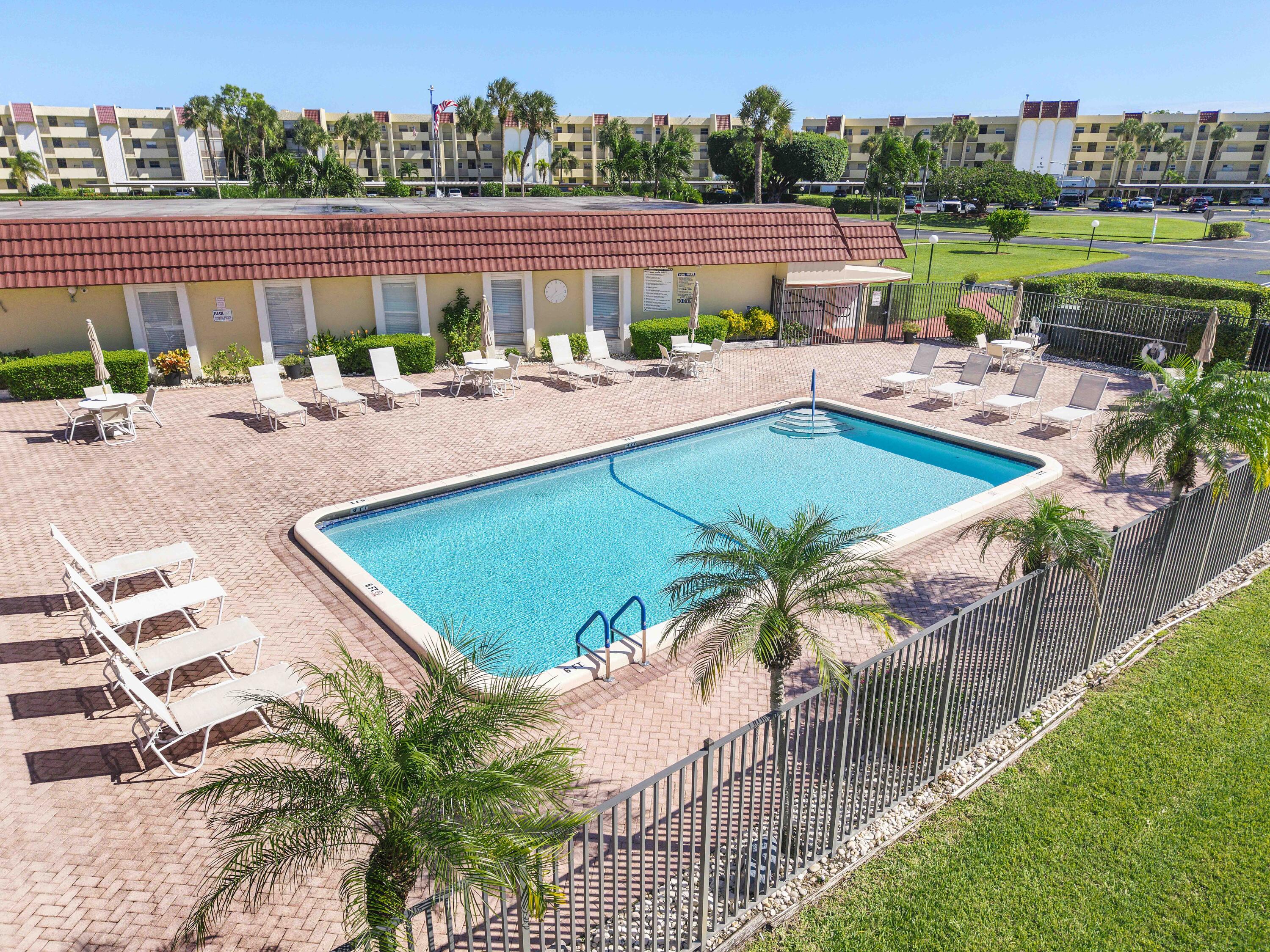 23284 Southwest 53rd Avenue, Unit D Boca Raton, FL 33433 - Photo 23 of 24 23249 Barwood Ln N u102_022