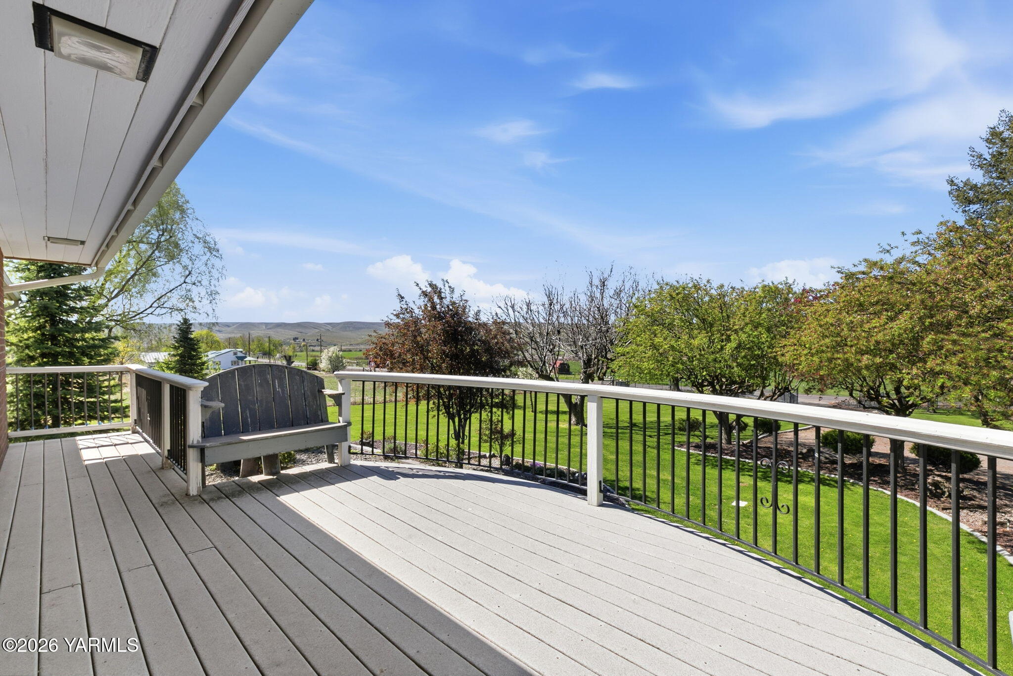 10161 North Wenas Road Selah, WA 98942 - Photo 11 of 48 a view of a roof deck