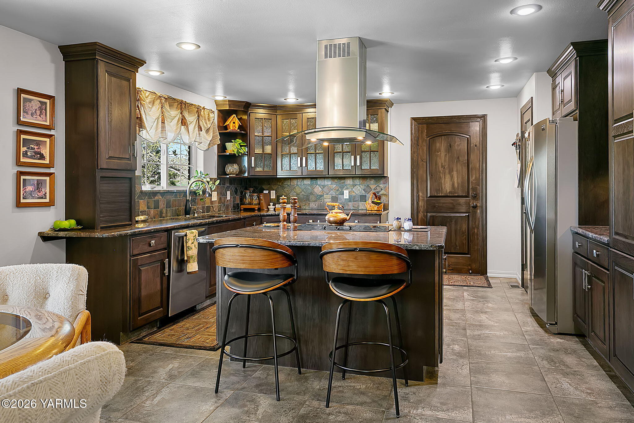10161 North Wenas Road Selah, WA 98942 - Photo 21 of 48 a kitchen with granite countertop lots of counter top space and stainless steel appliances