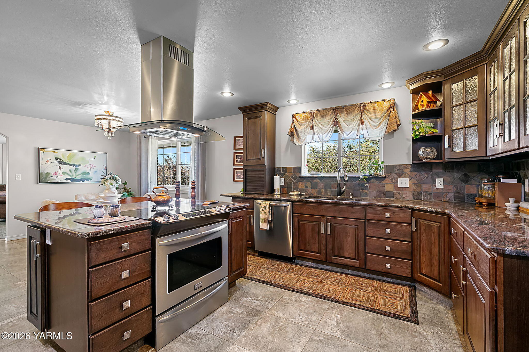 10161 North Wenas Road Selah, WA 98942 - Photo 22 of 48 a kitchen with stainless steel appliances granite countertop a stove and a sink