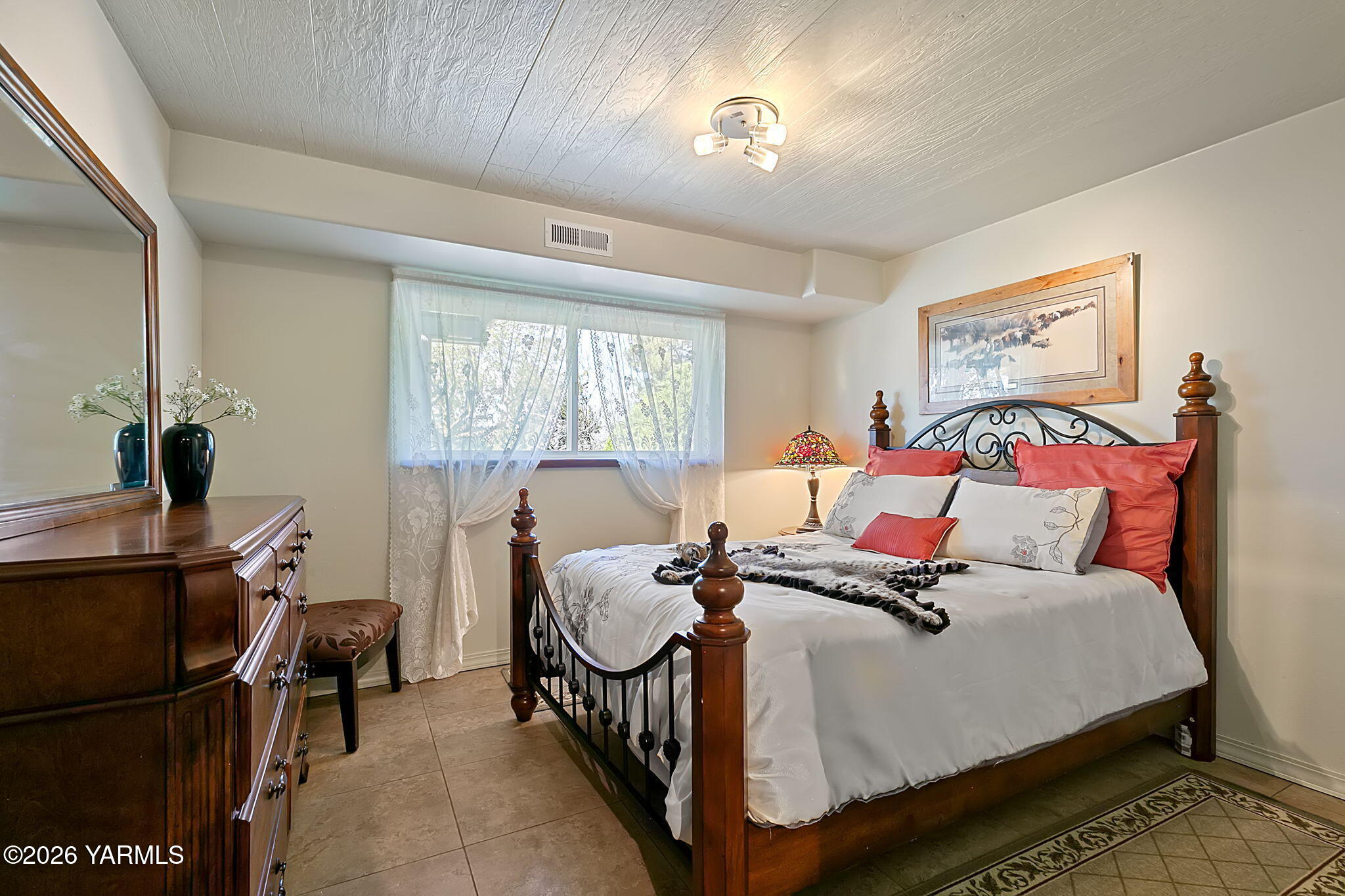 10161 North Wenas Road Selah, WA 98942 - Photo 37 of 48 a bedroom with a bed and wooden floor