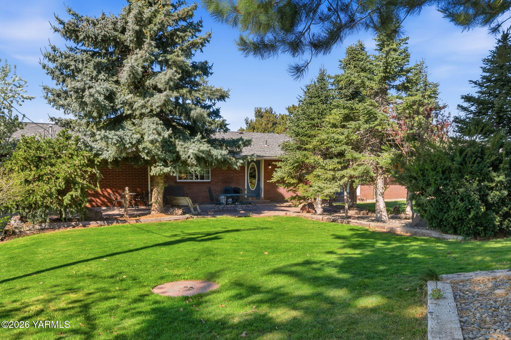 10161 North Wenas Road Selah, WA 98942 - Photo 45 of 48 a view of a house with a yard porch and sitting area