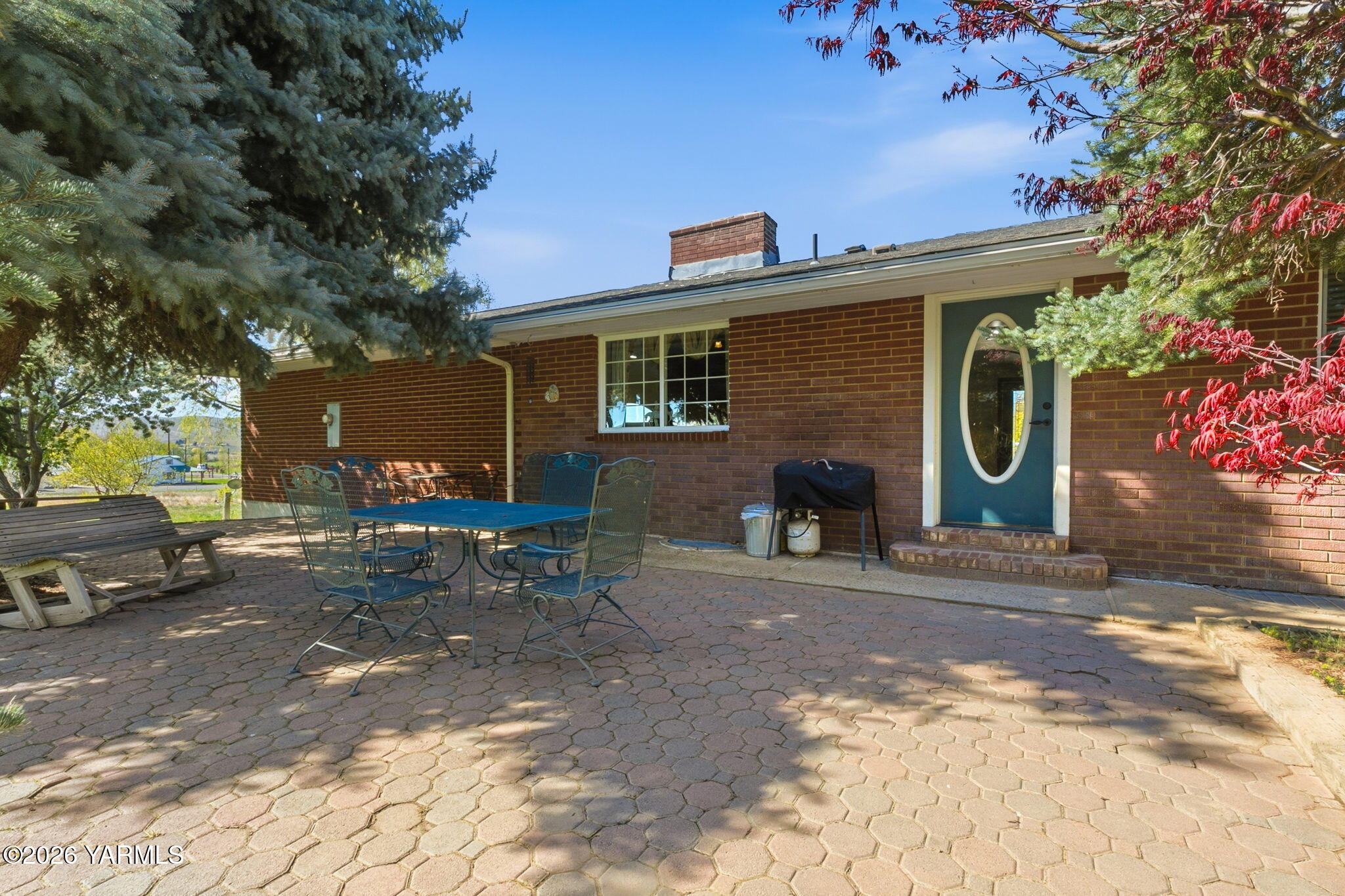 10161 North Wenas Road Selah, WA 98942 - Photo 46 of 48 a view of a house with a patio