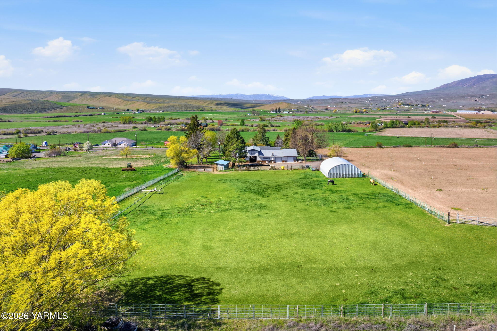 10161 North Wenas Road Selah, WA 98942 - Photo 47 of 48 a view of a garden with an ocean