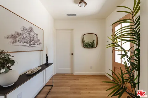 $1,350,000 | 22060 Independencia Street, Woodland Hills, CA 91364