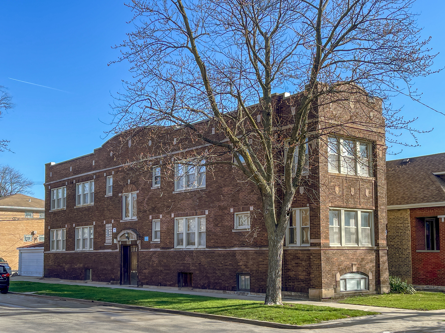 3237 North Keeler Ave  