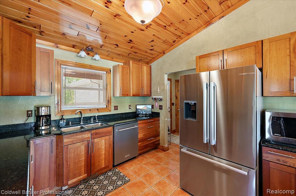 1129 East Coulter Road Lapeer, MI 48446 - Photo 18 of 65