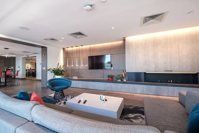 $3,400 | 45 Lewis Street, Unit 305, Boston, MA 02128