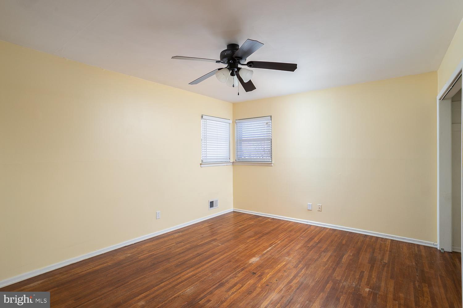 26 Hilton Road Mount Holly, NJ 08060 - Photo 5 of 21 Primary BR - 1 of 2